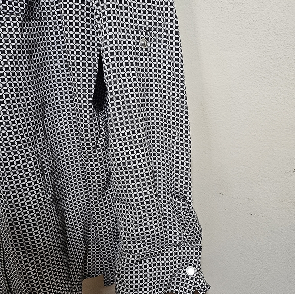 NEW Michael Kors Geometric Black White Full Zip-Up Blouse 3X - Picture 8 of 13